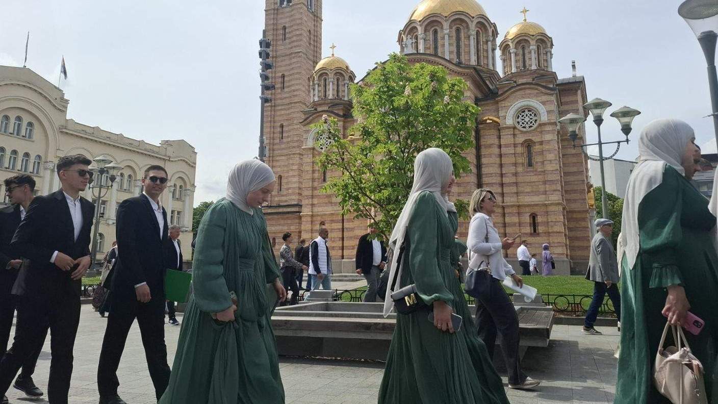 Divna slika iz grada na Vrbasu: Ulicama Banje Luke prošetali maturanti medrese "Reis Ibrahim-ef. Maglajlić"
